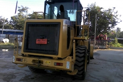 ขายรถตักล้อยาง สภาพดี