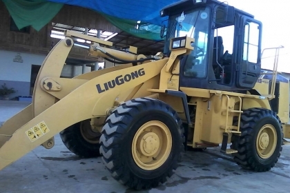 ขายรถตักล้อยาง สภาพดี