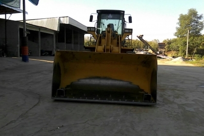 ขายรถตักล้อยาง สภาพดี