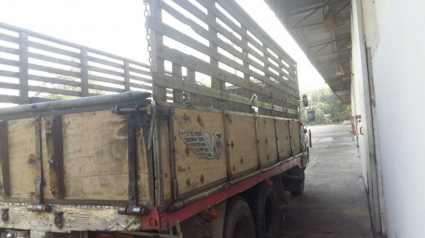 รถหกล้อหัวยาว isuzu เครื่อง 6BD1 165 แรง พวงมาลัยเพาเวอร์ เครื่องดีคันซีสวย ทะเบียนเต็ม เอกสารครบ