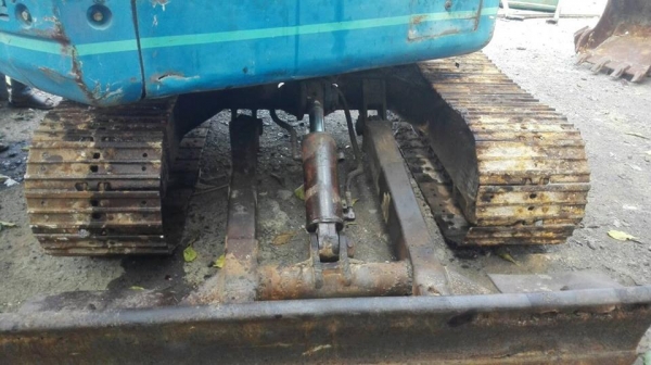 ขายรถขุด แบ็คโคเล็ก โกเบลโก้ sk042 ปั๊มนิ้ว ช่วงล่างดี เอวแน่ บูมสวย บูมสไลด์ พร้อมใบมีดดันหน้า