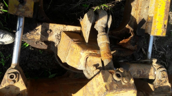 ขายรถแทรคเตอร์ KOMATSU D20P-5 ใบมีดสไลได้ 8 ทิศทาง ตีนเป็ด ราคา 170000