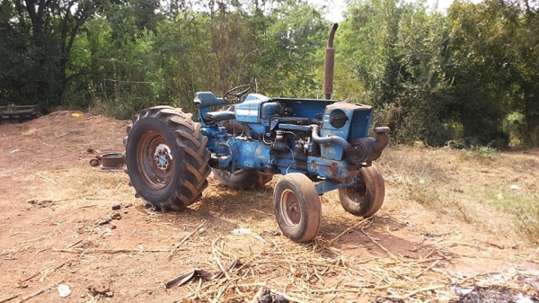 / รถไถFORD 5000 (77) T5 เพลาเดียว ตัวเปล่า เดิมบาง ไม่มีเล่ม **ขาย FORD 77 (5000) T5 เสื้อเรียบ รถไถ1เพลา ตัวเปล่า สภาพเดิมบาง พร้อมใช้งาน ราคาถูก TRACTOR FORD 5000 (77) T5 เสื้อเรียบ ปั้มแบน ไอดีเหลี่ยม เครื่อง/ปั้มเดิม/เกียร์/ท้าย เด