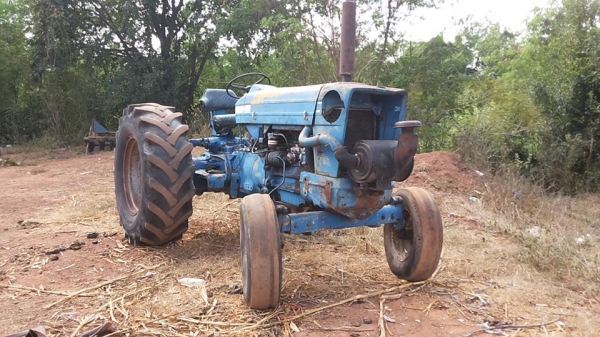 / รถไถFORD 5000 (77) T5 เพลาเดียว ตัวเปล่า เดิมบาง ไม่มีเล่ม **ขาย FORD 77 (5000) T5 เสื้อเรียบ รถไถ1เพลา ตัวเปล่า สภาพเดิมบาง พร้อมใช้งาน ราคาถูก TRACTOR FORD 5000 (77) T5 เสื้อเรียบ ปั้มแบน ไอดีเหลี่ยม เครื่อง/ปั้มเดิม/เกียร์/ท้าย เด