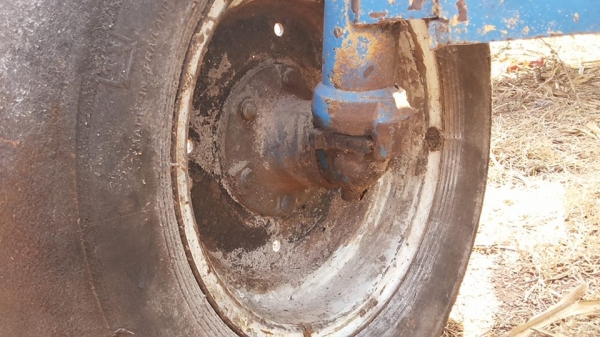 / รถไถFORD 5000 (77) T5 เพลาเดียว ตัวเปล่า เดิมบาง ไม่มีเล่ม **ขาย FORD 77 (5000) T5 เสื้อเรียบ รถไถ1เพลา ตัวเปล่า สภาพเดิมบาง พร้อมใช้งาน ราคาถูก TRACTOR FORD 5000 (77) T5 เสื้อเรียบ ปั้มแบน ไอดีเหลี่ยม เครื่อง/ปั้มเดิม/เกียร์/ท้าย เด