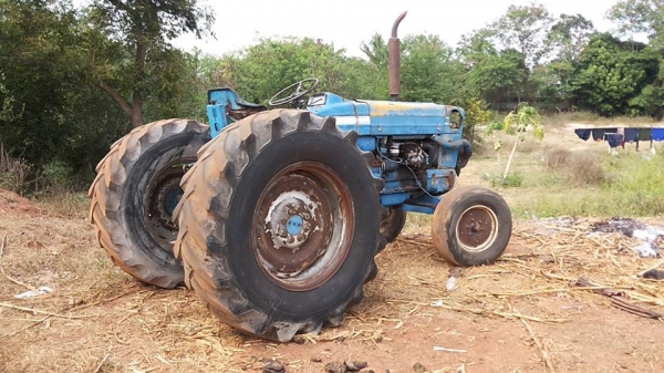 / รถไถFORD 5000 (77) T5 เพลาเดียว ตัวเปล่า เดิมบาง ไม่มีเล่ม **ขาย FORD 77 (5000) T5 เสื้อเรียบ รถไถ1เพลา ตัวเปล่า สภาพเดิมบาง พร้อมใช้งาน ราคาถูก TRACTOR FORD 5000 (77) T5 เสื้อเรียบ ปั้มแบน ไอดีเหลี่ยม เครื่อง/ปั้มเดิม/เกียร์/ท้าย เด