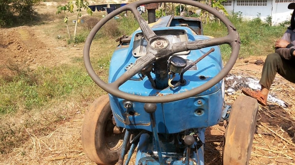 / รถไถFORD 5000 (77) T5 เพลาเดียว ตัวเปล่า เดิมบาง ไม่มีเล่ม **ขาย FORD 77 (5000) T5 เสื้อเรียบ รถไถ1เพลา ตัวเปล่า สภาพเดิมบาง พร้อมใช้งาน ราคาถูก TRACTOR FORD 5000 (77) T5 เสื้อเรียบ ปั้มแบน ไอดีเหลี่ยม เครื่อง/ปั้มเดิม/เกียร์/ท้าย เด