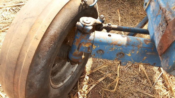 / รถไถFORD 5000 (77) T5 เพลาเดียว ตัวเปล่า เดิมบาง ไม่มีเล่ม **ขาย FORD 77 (5000) T5 เสื้อเรียบ รถไถ1เพลา ตัวเปล่า สภาพเดิมบาง พร้อมใช้งาน ราคาถูก TRACTOR FORD 5000 (77) T5 เสื้อเรียบ ปั้มแบน ไอดีเหลี่ยม เครื่อง/ปั้มเดิม/เกียร์/ท้าย เด