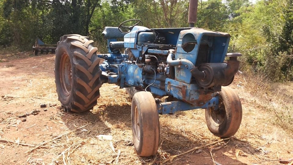 / รถไถFORD 5000 (77) T5 เพลาเดียว ตัวเปล่า เดิมบาง ไม่มีเล่ม **ขาย FORD 77 (5000) T5 เสื้อเรียบ รถไถ1เพลา ตัวเปล่า สภาพเดิมบาง พร้อมใช้งาน ราคาถูก TRACTOR FORD 5000 (77) T5 เสื้อเรียบ ปั้มแบน ไอดีเหลี่ยม เครื่อง/ปั้มเดิม/เกียร์/ท้าย เด