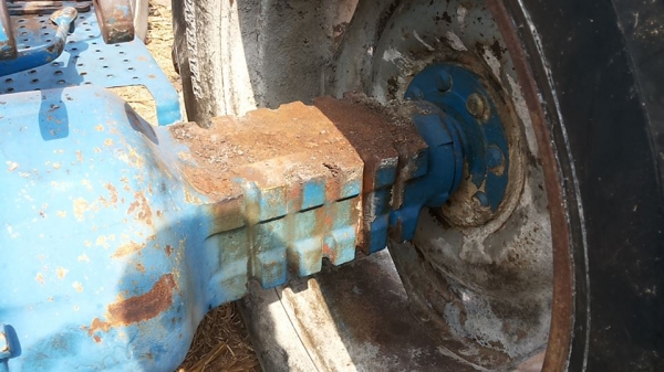 / รถไถFORD 5000 (77) T5 เพลาเดียว ตัวเปล่า เดิมบาง ไม่มีเล่ม **ขาย FORD 77 (5000) T5 เสื้อเรียบ รถไถ1เพลา ตัวเปล่า สภาพเดิมบาง พร้อมใช้งาน ราคาถูก TRACTOR FORD 5000 (77) T5 เสื้อเรียบ ปั้มแบน ไอดีเหลี่ยม เครื่อง/ปั้มเดิม/เกียร์/ท้าย เด