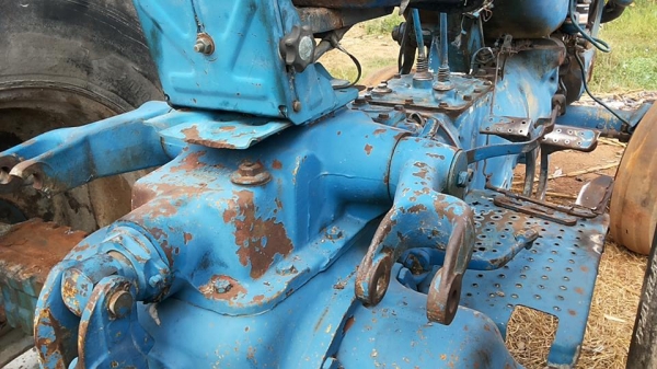 / รถไถFORD 5000 (77) T5 เพลาเดียว ตัวเปล่า เดิมบาง ไม่มีเล่ม **ขาย FORD 77 (5000) T5 เสื้อเรียบ รถไถ1เพลา ตัวเปล่า สภาพเดิมบาง พร้อมใช้งาน ราคาถูก TRACTOR FORD 5000 (77) T5 เสื้อเรียบ ปั้มแบน ไอดีเหลี่ยม เครื่อง/ปั้มเดิม/เกียร์/ท้าย เด