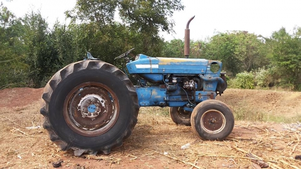 / รถไถFORD 5000 (77) T5 เพลาเดียว ตัวเปล่า เดิมบาง ไม่มีเล่ม **ขาย FORD 77 (5000) T5 เสื้อเรียบ รถไถ1เพลา ตัวเปล่า สภาพเดิมบาง พร้อมใช้งาน ราคาถูก TRACTOR FORD 5000 (77) T5 เสื้อเรียบ ปั้มแบน ไอดีเหลี่ยม เครื่อง/ปั้มเดิม/เกียร์/ท้าย เด