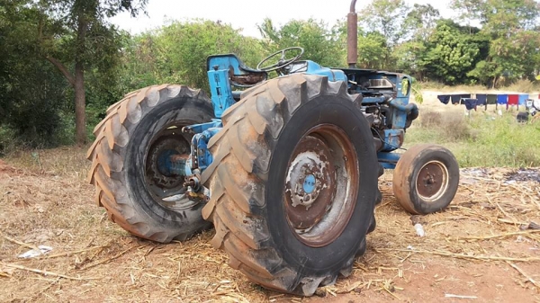 / รถไถFORD 5000 (77) T5 เพลาเดียว ตัวเปล่า เดิมบาง ไม่มีเล่ม **ขาย FORD 77 (5000) T5 เสื้อเรียบ รถไถ1เพลา ตัวเปล่า สภาพเดิมบาง พร้อมใช้งาน ราคาถูก TRACTOR FORD 5000 (77) T5 เสื้อเรียบ ปั้มแบน ไอดีเหลี่ยม เครื่อง/ปั้มเดิม/เกียร์/ท้าย เด