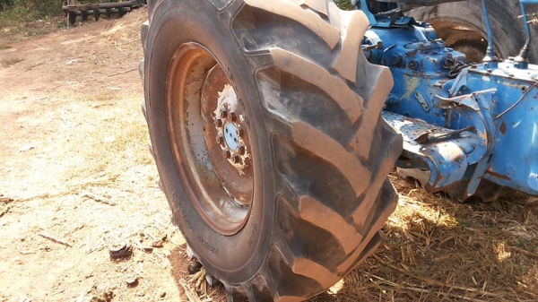 / รถไถFORD 5000 (77) T5 เพลาเดียว ตัวเปล่า เดิมบาง ไม่มีเล่ม **ขาย FORD 77 (5000) T5 เสื้อเรียบ รถไถ1เพลา ตัวเปล่า สภาพเดิมบาง พร้อมใช้งาน ราคาถูก TRACTOR FORD 5000 (77) T5 เสื้อเรียบ ปั้มแบน ไอดีเหลี่ยม เครื่อง/ปั้มเดิม/เกียร์/ท้าย เด