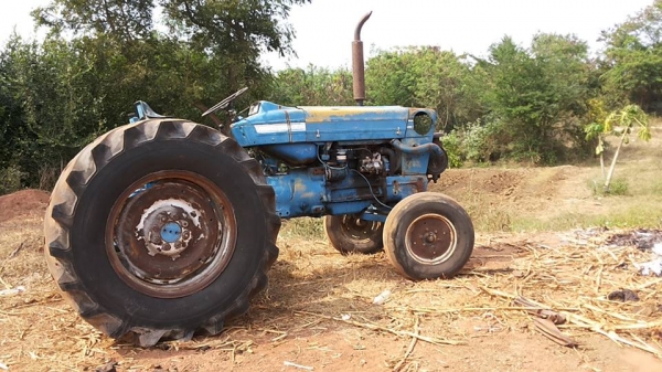 / รถไถFORD 5000 (77) T5 เพลาเดียว ตัวเปล่า เดิมบาง ไม่มีเล่ม **ขาย FORD 77 (5000) T5 เสื้อเรียบ รถไถ1เพลา ตัวเปล่า สภาพเดิมบาง พร้อมใช้งาน ราคาถูก TRACTOR FORD 5000 (77) T5 เสื้อเรียบ ปั้มแบน ไอดีเหลี่ยม เครื่อง/ปั้มเดิม/เกียร์/ท้าย เด