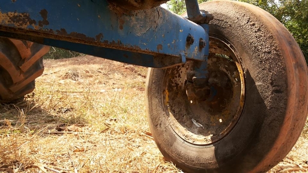 / รถไถFORD 5000 (77) T5 เพลาเดียว ตัวเปล่า เดิมบาง ไม่มีเล่ม **ขาย FORD 77 (5000) T5 เสื้อเรียบ รถไถ1เพลา ตัวเปล่า สภาพเดิมบาง พร้อมใช้งาน ราคาถูก TRACTOR FORD 5000 (77) T5 เสื้อเรียบ ปั้มแบน ไอดีเหลี่ยม เครื่อง/ปั้มเดิม/เกียร์/ท้าย เด