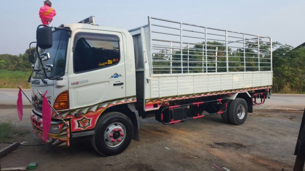 หกล้อ ฮีโน่ FC 4J 145ปี46 ยาว 5.50 ม สภาพดีสวยกริ๊ป ทะเบียนพร้อมโอน ราคา 680,000บ ต่อรอง