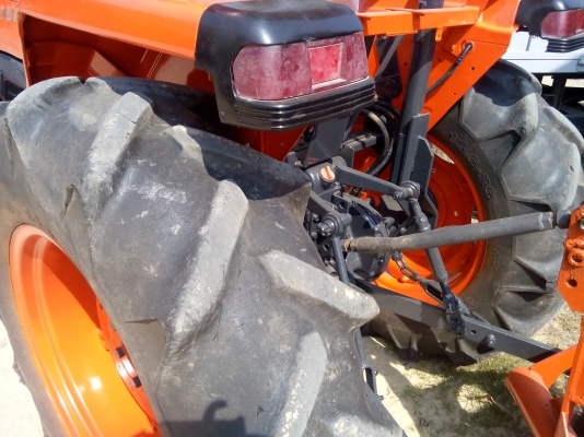 รถไถคูโบต้า 45 แรงม้า พร้อมอุปกรณ์ 3 ชิ้น ใช้งานเพียง 1800 ชม.เล่มทะเบียนพร้อม ราคาสุดคุ้ม สุดประหยัด มีที่นี่ที่เดียว