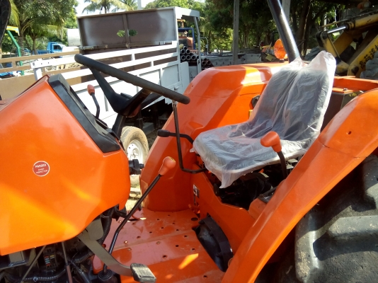 รถไถคูโบต้า 45 แรงม้า พร้อมอุปกรณ์ 3 ชิ้น ใช้งานเพียง 1800 ชม.เล่มทะเบียนพร้อม ราคาสุดคุ้ม สุดประหยัด มีที่นี่ที่เดียว