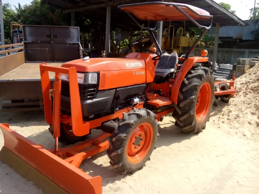 รถไถคูโบต้า 45 แรงม้า พร้อมอุปกรณ์ 3 ชิ้น ใช้งานเพียง 1800 ชม.เล่มทะเบียนพร้อม ราคาสุดคุ้ม สุดประหยัด มีที่นี่ที่เดียว
