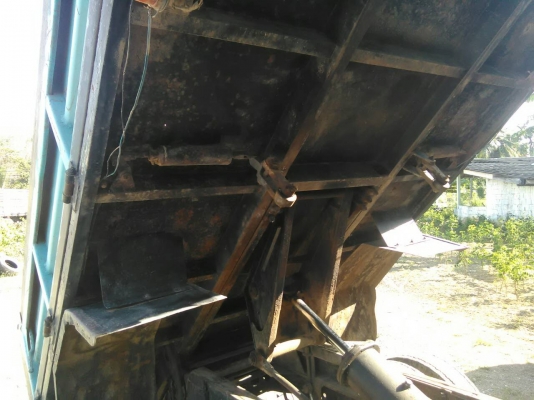 ขายรถบรรทุก 6 ล้อดัมพ์ ISUZU NKR 88 แรงม้า ราคา 250000