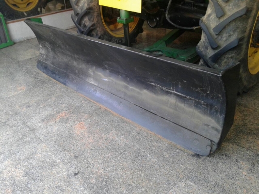 ขายด่วนรถไถ JOHN DEERE สองเพลา สภาพพร้อมใช้งาน เครื่องปี้มแรงดี อุปกรณ์2ชิ้น ผานหก ดันหน้า เอกสารเล่มทะเบียน