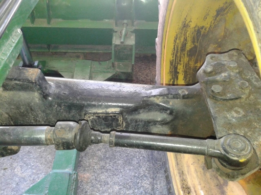 ขายด่วนรถไถ JOHN DEERE สองเพลา สภาพพร้อมใช้งาน เครื่องปี้มแรงดี อุปกรณ์2ชิ้น ผานหก ดันหน้า เอกสารเล่มทะเบียน