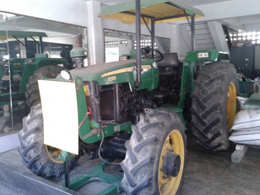 ขายด่วนรถไถ JOHN DEERE สองเพลา สภาพพร้อมใช้งาน เครื่องปี้มแรงดี อุปกรณ์2ชิ้น ผานหก ดันหน้า เอกสารเล่มทะเบียน