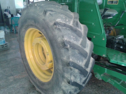 ขายด่วนรถไถ JOHN DEERE สองเพลา สภาพพร้อมใช้งาน เครื่องปี้มแรงดี อุปกรณ์2ชิ้น ผานหก ดันหน้า เอกสารเล่มทะเบียน