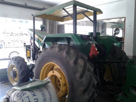 ขายด่วนรถไถ JOHN DEERE สองเพลา สภาพพร้อมใช้งาน เครื่องปี้มแรงดี อุปกรณ์2ชิ้น ผานหก ดันหน้า เอกสารเล่มทะเบียน
