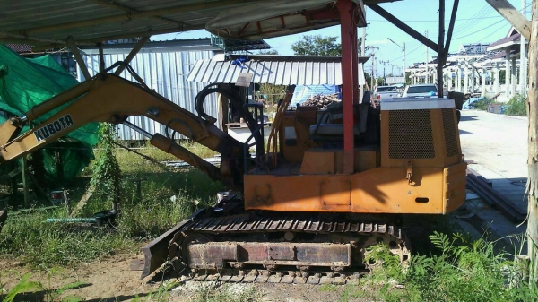 ขายรถแบคโฮ KUBOTA KH30 ตัวเดินแบบรุ่น 1 แบบรถเกี่ยวข้าวเดินดีไม่มีพัง ราคา 150000