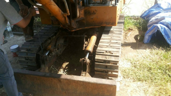 ขายรถแบคโฮ KUBOTA KH30 ตัวเดินแบบรุ่น 1 แบบรถเกี่ยวข้าวเดินดีไม่มีพัง ราคา 150000