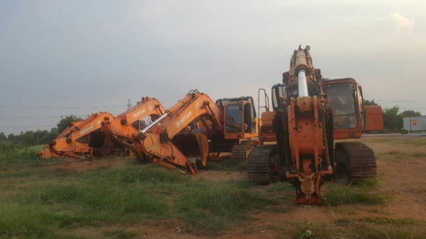 ขายรถแบคโฮ DOOSAN 340 LC เอกสารอินวอย มี 4 คัน ราคาคันละ 2500000