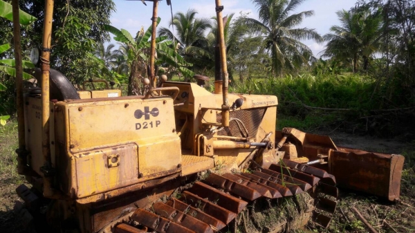 รถแทรกเตอร์ D21P. ใบมีดปรับได้ รถสวย...พร้อมใช้