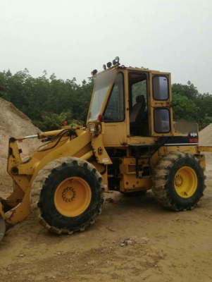 ขายรถตักล้อยาง KOMATSU wa 100-1รถสวยพร้อมใช้ราคา 690,000 090-772-3710 090-772-3708 ขายรถตักล้อยาง KOMATSU wa 100-1รถสวยพร้อมใช้ราคา 690,000 090-772-3710 090-772-3708