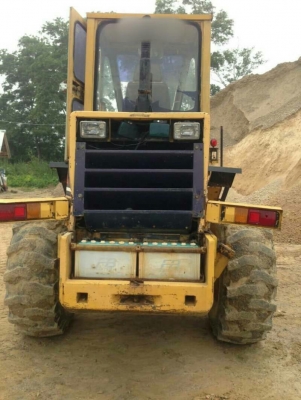ขายรถตักล้อยาง KOMATSU wa 100-1รถสวยพร้อมใช้ราคา 690,000 090-772-3710 090-772-3708 ขายรถตักล้อยาง KOMATSU wa 100-1รถสวยพร้อมใช้ราคา 690,000 090-772-3710 090-772-3708