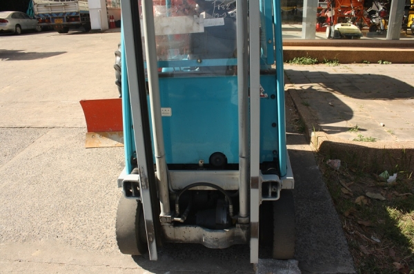 โฟล์คลิฟ ไฟฟ้า 900 KG  ยกสูง 3 เมตร