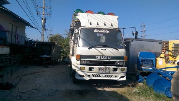 ร็อกกี้ 6 ล้อเครื่อง 160 แรง ยาว 7.20 ยาง 9 ตัวรถสวย คัสซีงามๆ พร้อมใช้ครับ