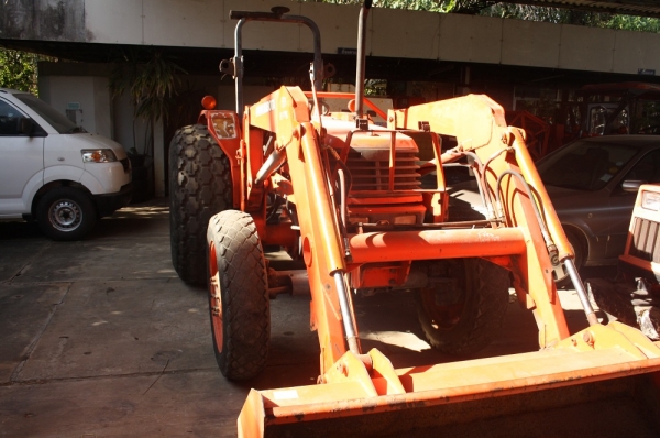 รถตัก KUBOTA M68