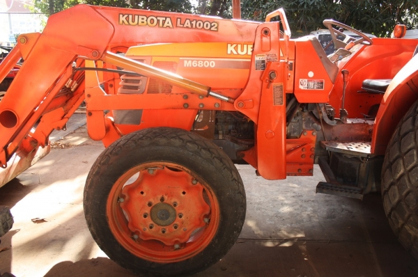 รถตัก KUBOTA M68