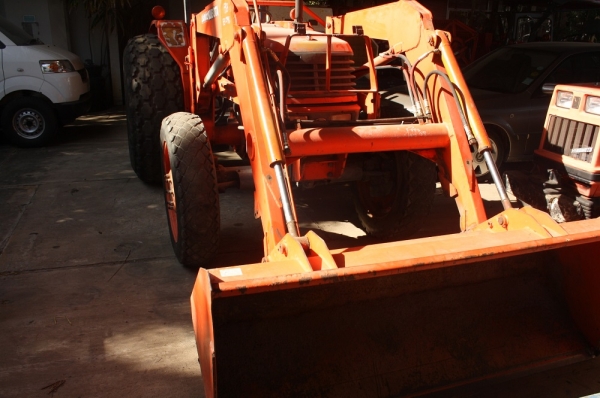 รถตัก KUBOTA M68