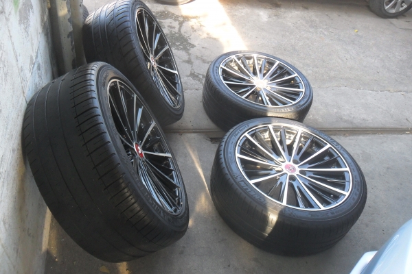 ล้อแม็ก18นิ้ว5รู114 พร้อมยาง สวยๆ 4 ล้อ ราคา 7900 บาท
