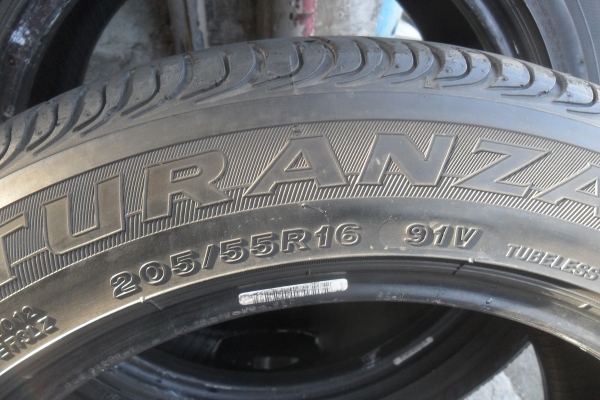 ยาง บริสโตน 205/55R16ปี11 รันแฟส สวยๆ 4 เส้น ราคา 4000 บาท