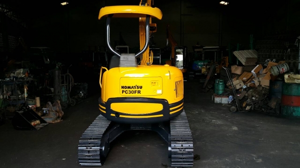 ขาย รถขุด KOMATSU รุ่น PC30FR มือสองญี่ปุ่น แทร็กเหล็ก สลักแน่น ทั้งคัน ท้ายกลม คล่องตัว มือถือ/LINE ID: 0818753444