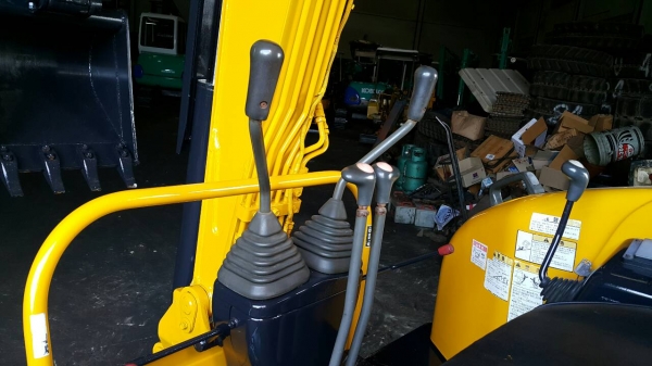 ขาย รถขุด KOMATSU รุ่น PC30FR มือสองญี่ปุ่น แทร็กเหล็ก สลักแน่น ทั้งคัน ท้ายกลม คล่องตัว มือถือ/LINE ID: 0818753444