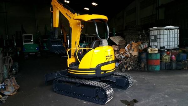 ขาย รถขุด KOMATSU รุ่น PC30FR มือสองญี่ปุ่น แทร็กเหล็ก สลักแน่น ทั้งคัน ท้ายกลม คล่องตัว มือถือ/LINE ID: 0818753444