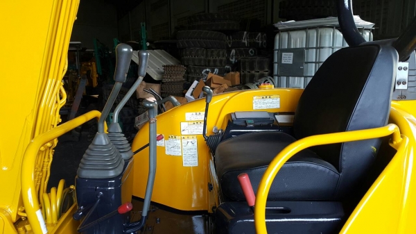 ขาย รถขุด KOMATSU รุ่น PC30FR มือสองญี่ปุ่น แทร็กเหล็ก สลักแน่น ทั้งคัน ท้ายกลม คล่องตัว มือถือ/LINE ID: 0818753444