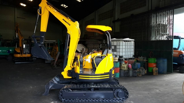 ขาย รถขุด KOMATSU รุ่น PC30FR มือสองญี่ปุ่น แทร็กเหล็ก สลักแน่น ทั้งคัน ท้ายกลม คล่องตัว มือถือ/LINE ID: 0818753444