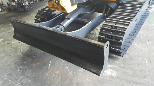 ขาย รถขุด KOMATSU รุ่น PC30FR มือสองญี่ปุ่น แทร็กเหล็ก สลักแน่น ทั้งคัน ท้ายกลม คล่องตัว มือถือ/LINE ID: 0818753444