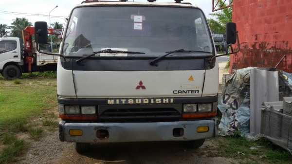 รถมิตซู 6 ล้อดั้ม 130 แรงม้า. ปี 45.   สนใจติดต่อ  081 - 6079515